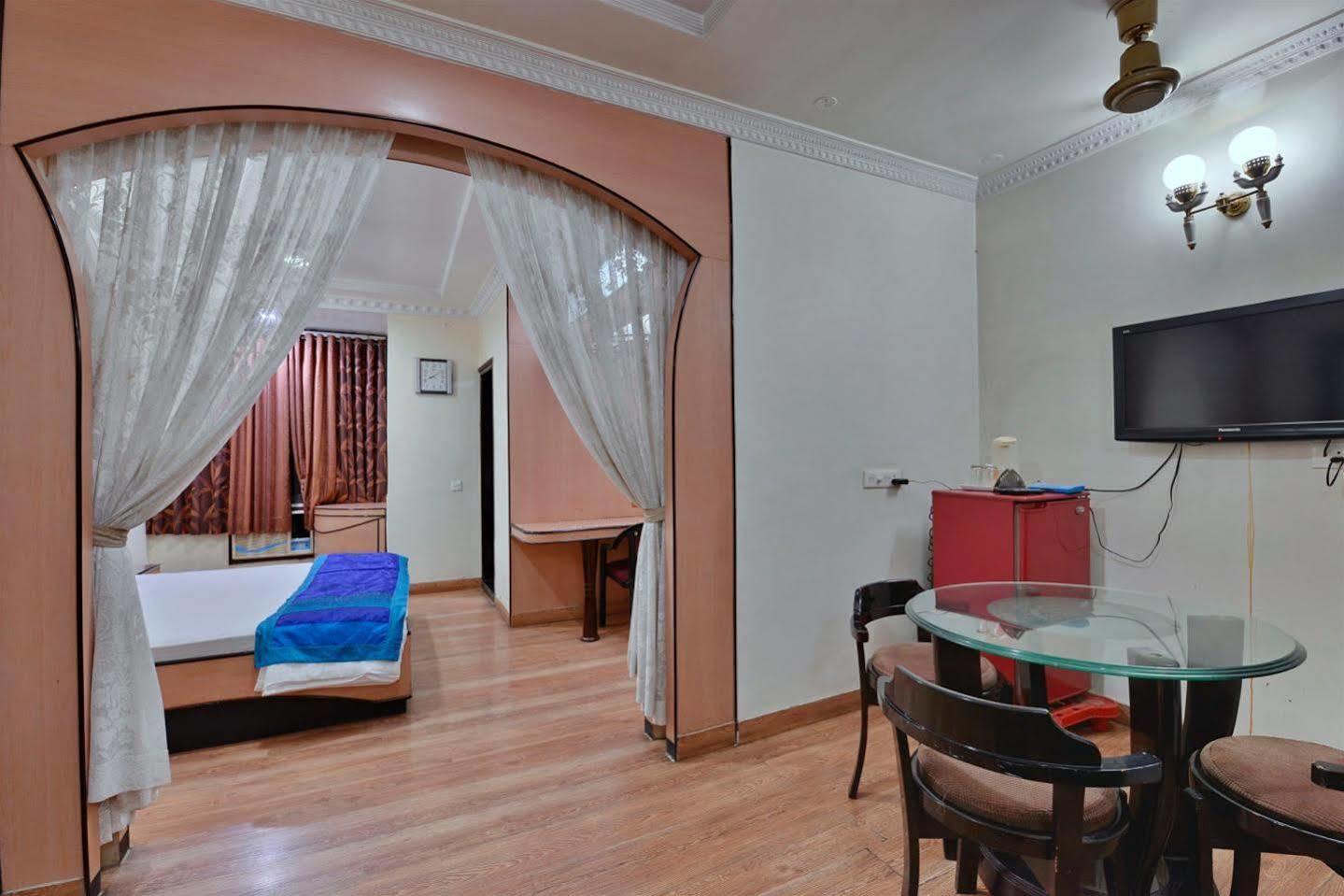 Hotel Kanishka Rāipur Esterno foto