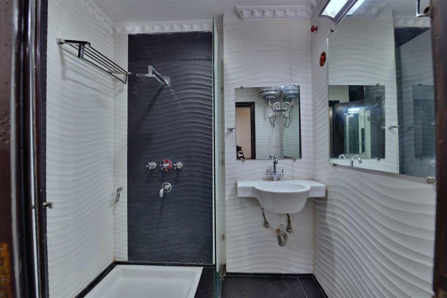 Hotel Kanishka Rāipur Esterno foto