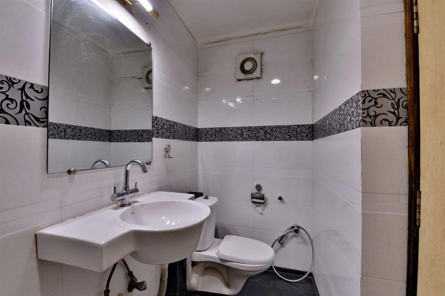 Hotel Kanishka Rāipur Esterno foto